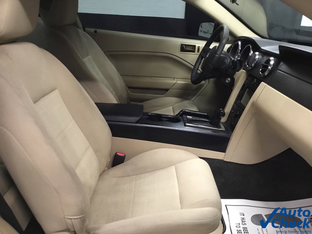 Used 2005 Ford Mustang Premium RWD image 25