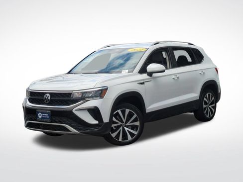 Certified 2023 Volkswagen Taos SE FWD image 1