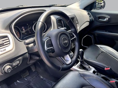 Used 2018 Jeep Compass Latitude w/ Popular Equipment Group FWD image 18