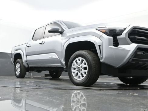 Used 2025 Toyota Tacoma SR5 image 22