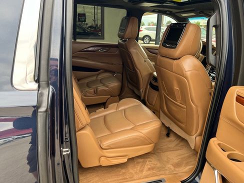 Used 2017 Cadillac Escalade ESV Platinum image 20