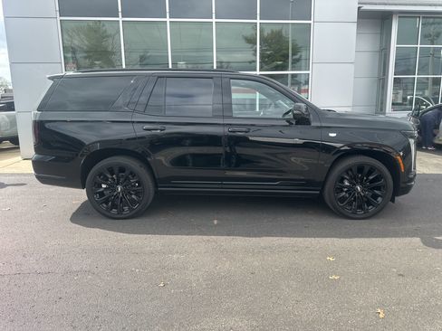 Used 2026 Cadillac Escalade Platinum Sport w/ LPO, ONYX Package AWD/4WD image 30