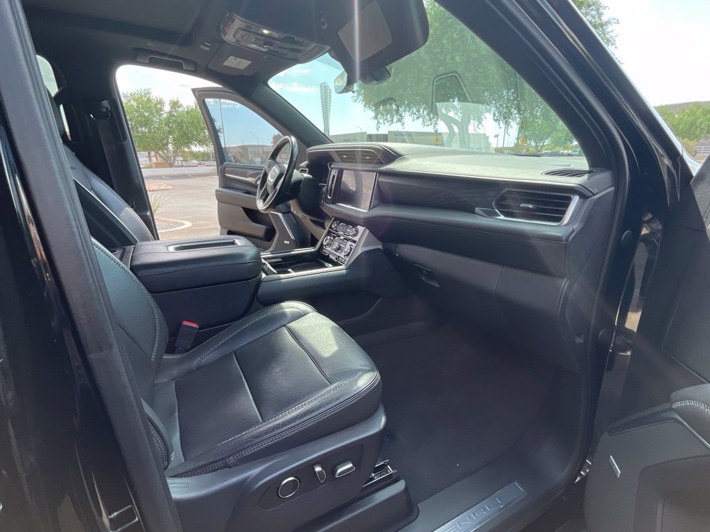 Used 2021 GMC Yukon XL Denali w/ Denali Premium Package AWD/4WD image 39