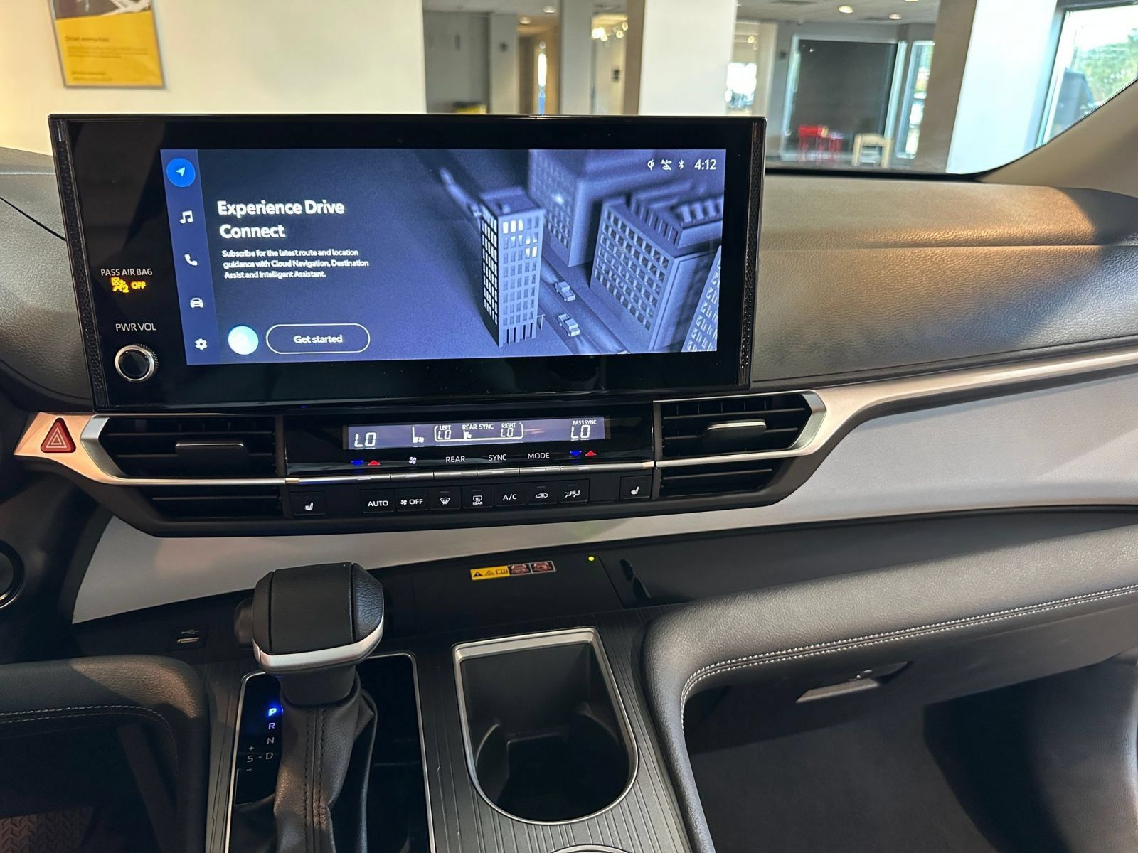 Used 2025 Toyota Sienna XLE FWD image 16