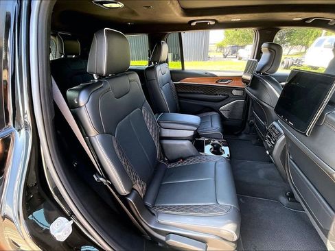 Used 2025 Jeep Grand Cherokee L Summit AWD/4WD image 27