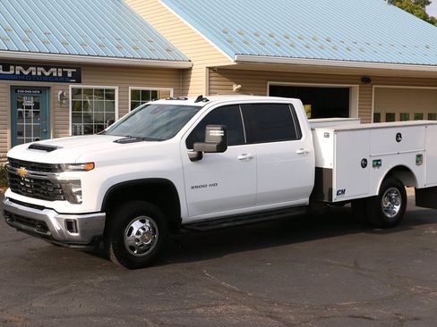 Used 2024 Chevrolet Silverado 3500 LT w/ Convenience Package AWD/4WD image 1