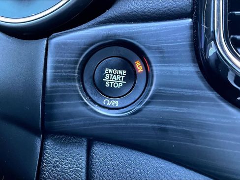 Used 2019 Jeep Grand Cherokee Altitude image 33