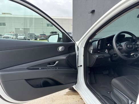 New 2026 Hyundai Elantra Hybrid FWD image 16