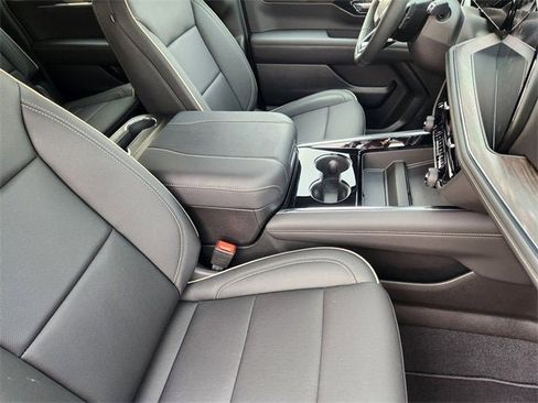 New 2025 Chevrolet Suburban Premier image 28