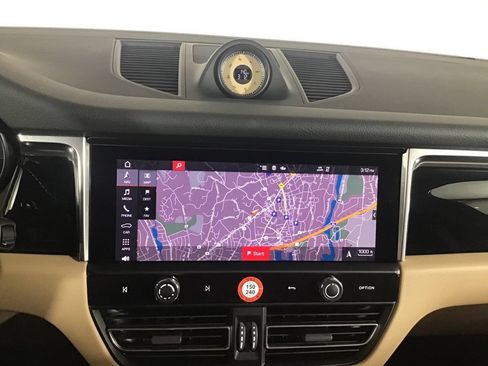 Certified 2026 Porsche Macan AWD/4WD image 33