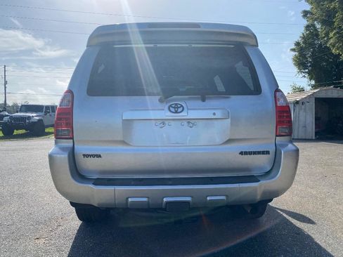 Used 2006 Toyota 4Runner SR5 AWD/4WD image 9