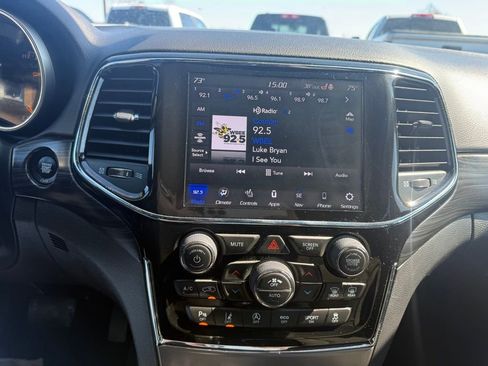 Used 2020 Jeep Grand Cherokee Laredo AWD/4WD image 11