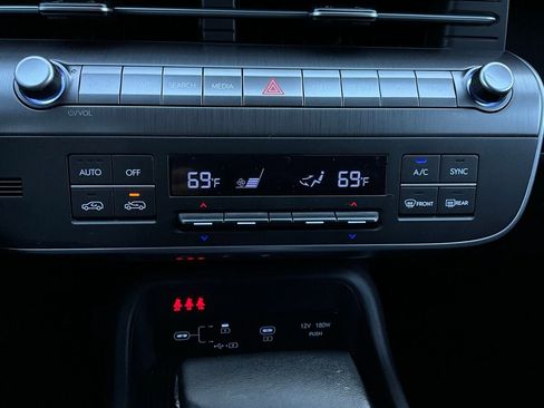 Used 2025 Hyundai Kona SEL image 28