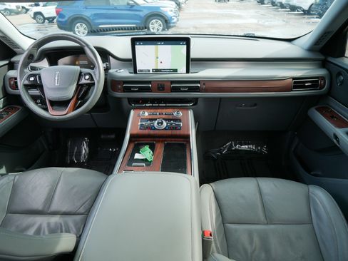 Used 2020 Lincoln Aviator Reserve w/ Equipment Group 201A image 10