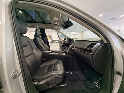 Used 2019 Volvo XC90 T5 Momentum FWD image 21