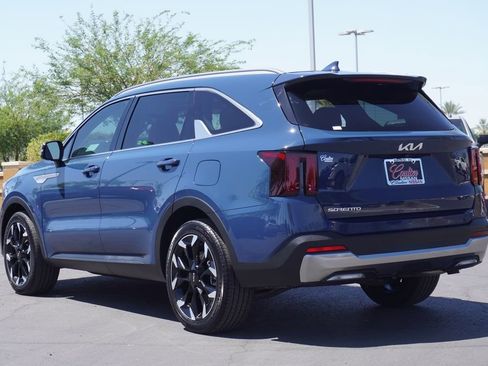 Used 2025 Kia Sorento EX w/ Panoramic Sunroof Package FWD image 3
