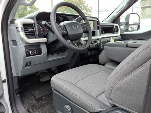 New 2026 Ford F250 XL w/ XL Chrome Package image 10