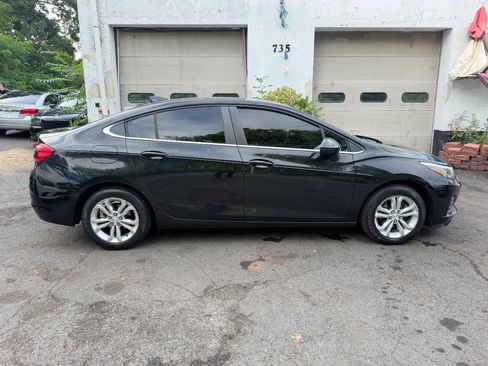 Used 2019 Chevrolet Cruze LT FWD image 13