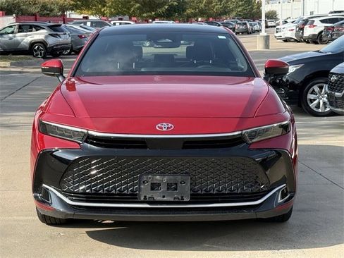 Used 2023 Toyota Crown Limited image 8