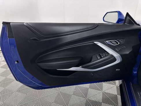 Used 2017 Chevrolet Camaro SS RWD image 23