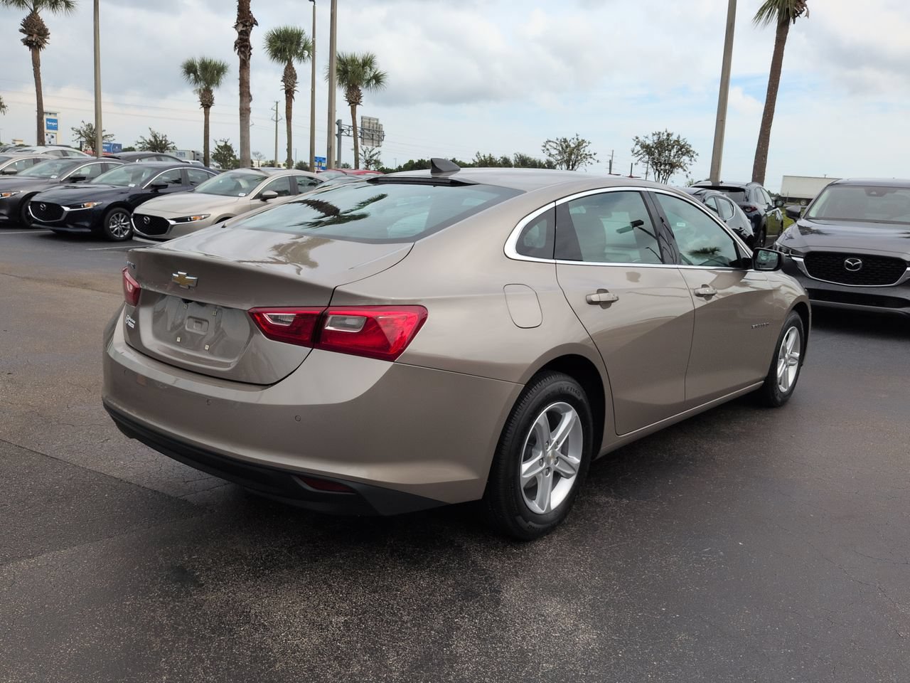 Used 2025 Chevrolet Malibu LS FWD image 4