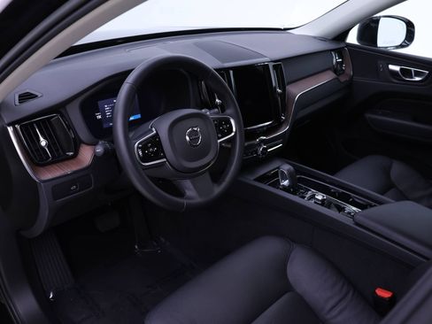 Certified 2023 Volvo XC60 B5 Plus image 9