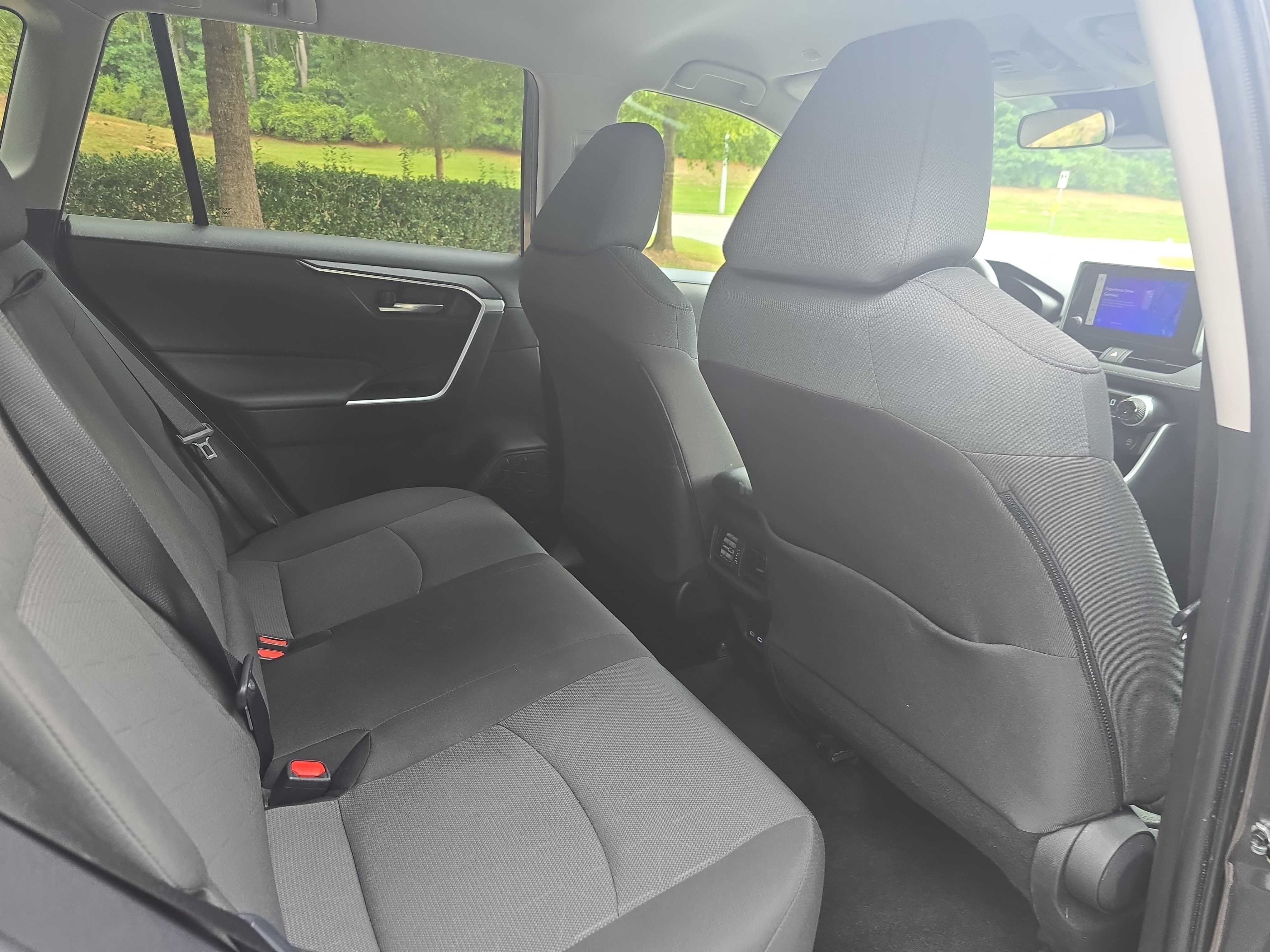 Used 2025 Toyota RAV4 XLE FWD image 11