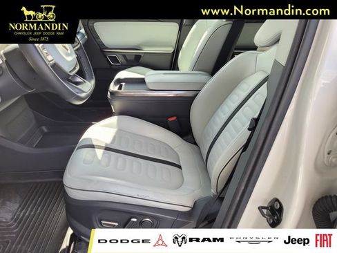 Used 2022 Rivian R1T Adventure AWD/4WD image 14