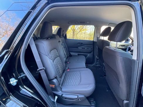 New 2025 Nissan Pathfinder SV image 22