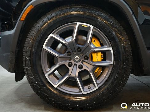 Used 2023 Rivian R1T Launch Edition image 7