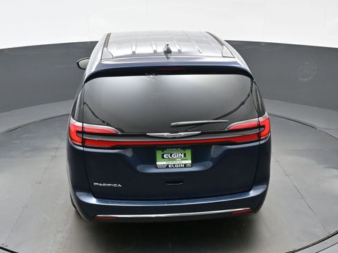 Used 2024 Chrysler Pacifica Touring FWD image 39