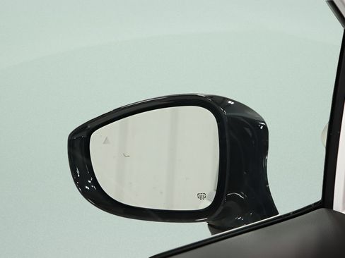 Used 2026 Chrysler Pacifica Limited FWD image 25