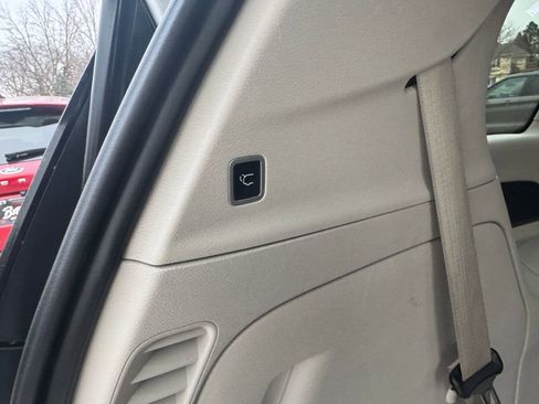 Used 2022 Chrysler Voyager LX FWD image 11