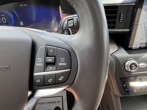 Used 2020 Ford Explorer Platinum w/ Premium Technology Package AWD/4WD image 9