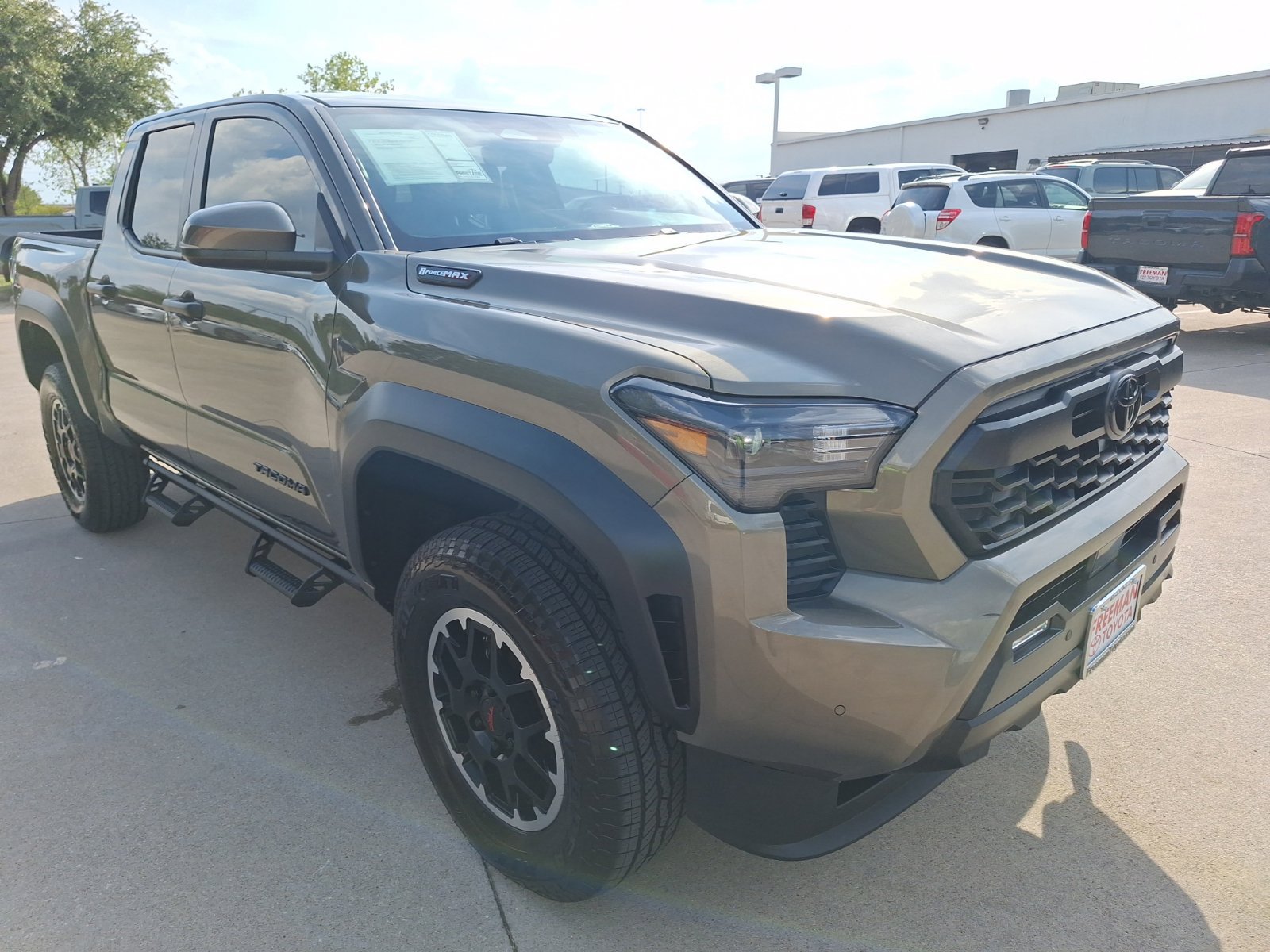 Used 2025 Toyota Tacoma TRD Off-Road w/ TRD Off Road Upgrade Package AWD/4WD image 8