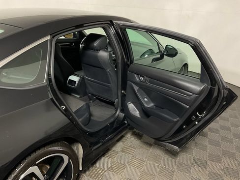 Used 2018 Honda Accord Sport image 31