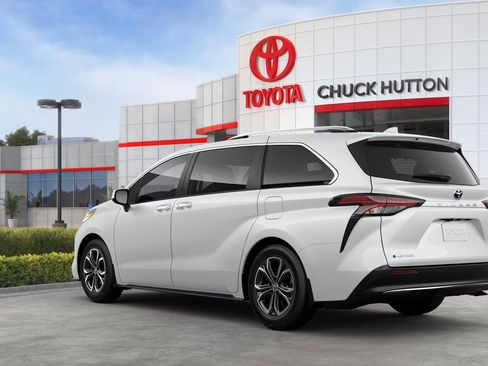 Used 2025 Toyota Sienna Platinum AWD/4WD image 22