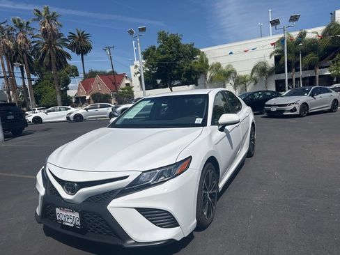 Used 2018 Toyota Camry SE image 10