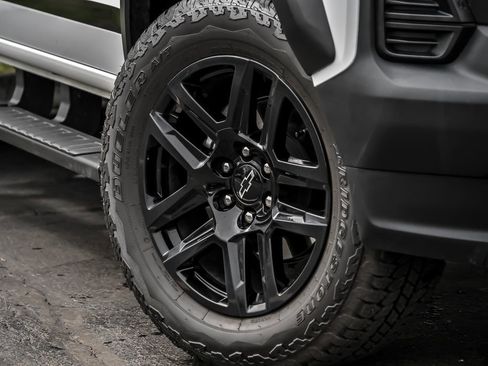 Used 2025 Chevrolet Colorado Trail Boss image 3