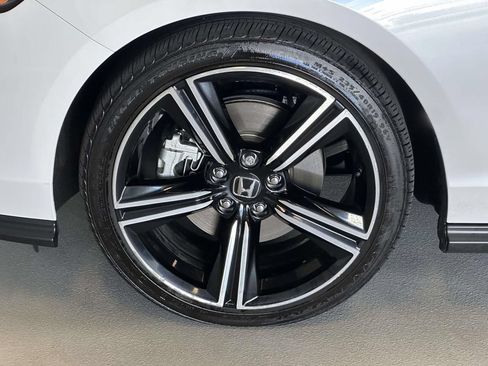 Used 2025 Honda Accord Sport image 9