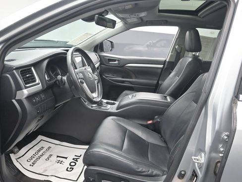 Used 2019 Toyota Highlander XLE FWD image 10