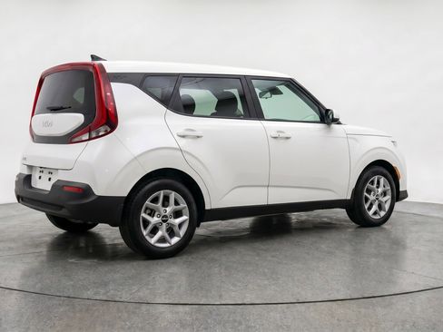 Used 2025 Kia Soul LX w/ LX Technology Package FWD image 9