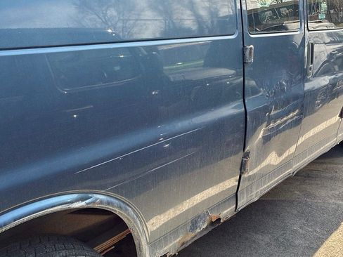 Used 1999 Chevrolet Express 3500 Extended RWD image 36