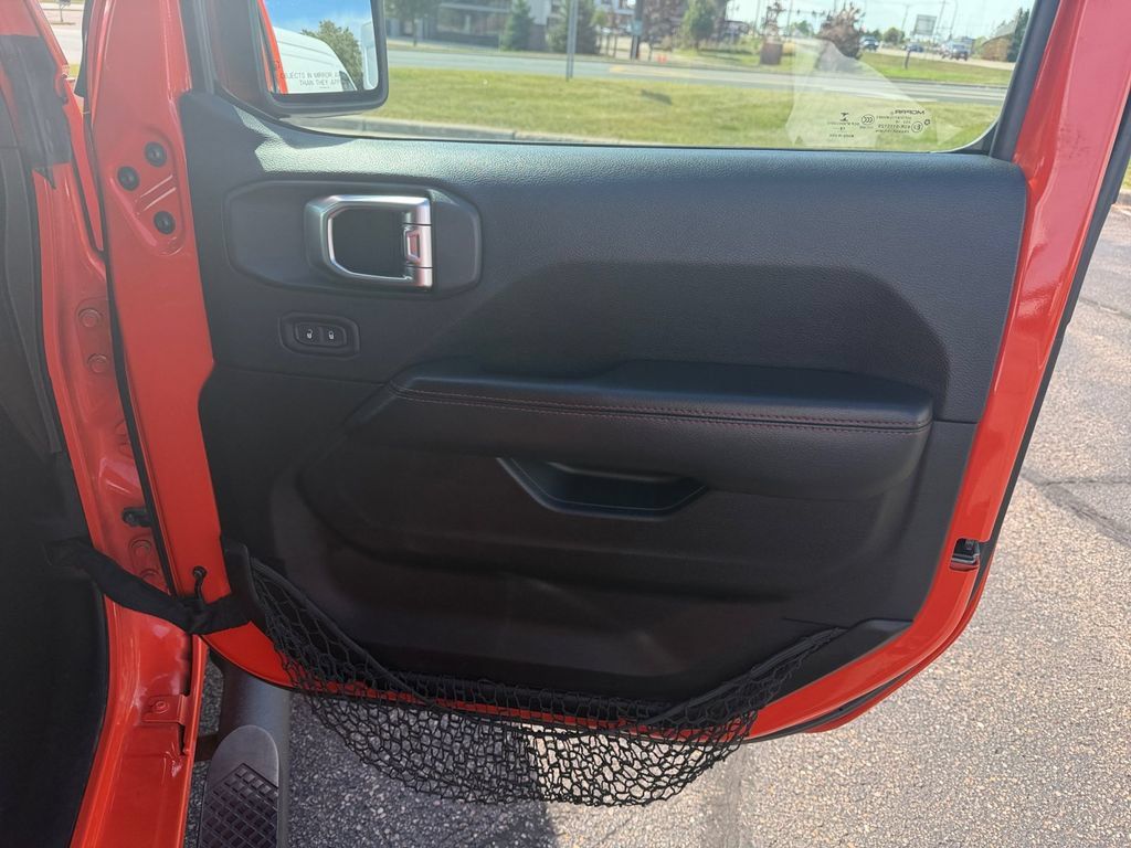 Used 2018 Jeep Wrangler Unlimited Rubicon AWD/4WD image 18
