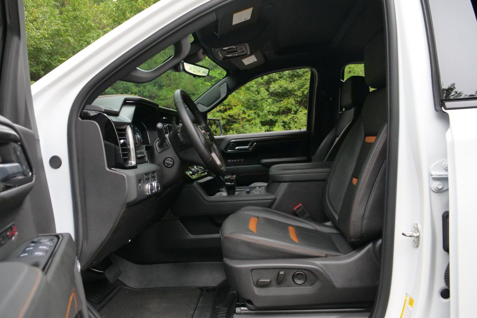 Used 2024 GMC Sierra 1500 AT4 w/ Technology Package AWD/4WD image 31
