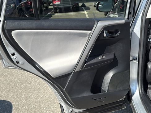 Used 2017 Toyota RAV4 XLE AWD/4WD image 21