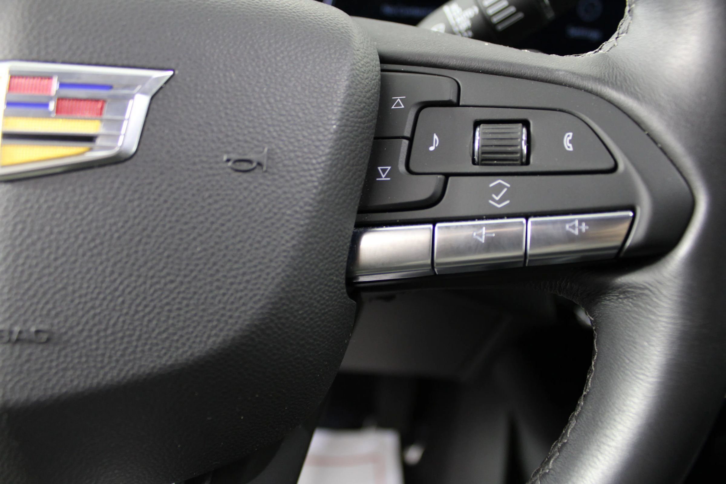 Used 2024 Cadillac XT4 Premium Luxury FWD image 17
