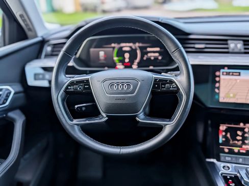 Used 2021 Audi e-tron Premium w/ Towing Package image 40