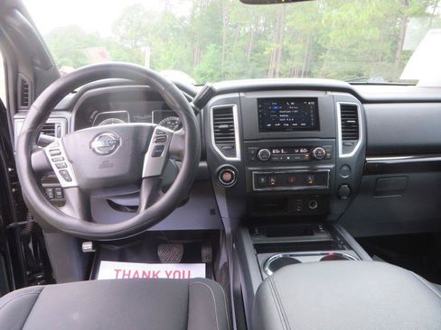 Used 2018 Nissan Titan SV w/ SV Convenience Package RWD image 12