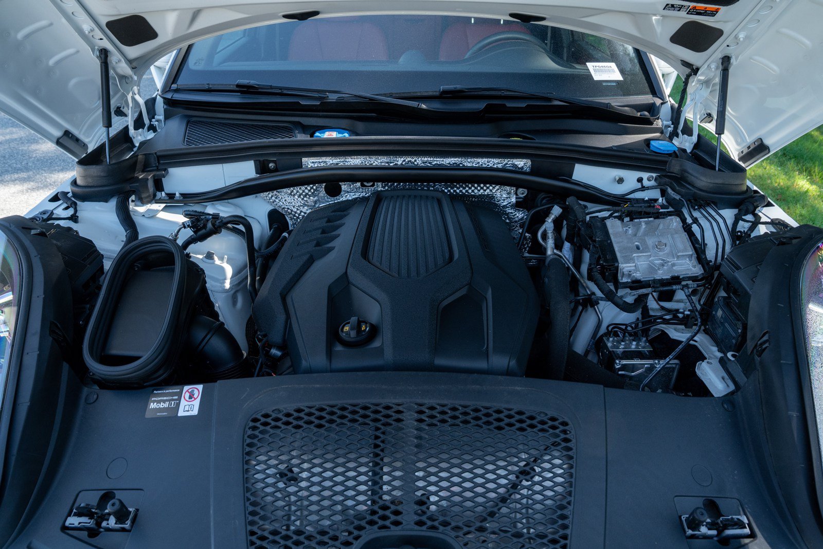 Certified 2026 Porsche Macan AWD/4WD image 17